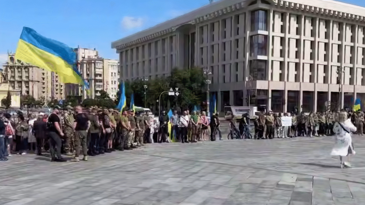 Ukrajinci protestujú proti Zelenskému: Obvinili kyjevský režim z korupcie a vyzvali Trumpa, aby na Ukrajine obnovil poriadok.