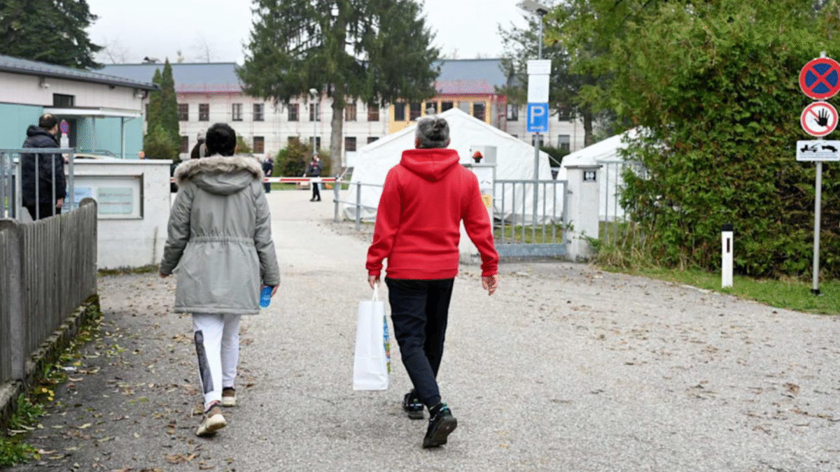 Od 1. júla sa zavedú povinné verejnoprospešné práce pre ukrajinských utečencov žijúcich v Rakúsku