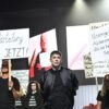 Týždeň módy: Trblietanie a hrôza: Módna prehliadka o nútených adopciách v NDR.