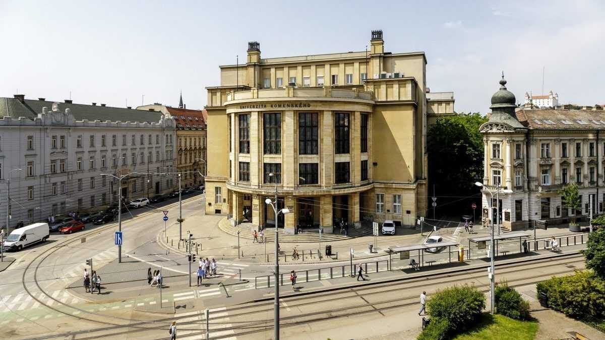 Absolventi vysokých škôl pri hľadaní práce čakávajú vysoké mzdy.