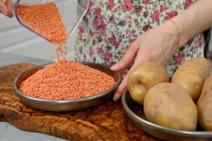 1 šálka červenej šošovice a zemiakov! Robím to každú zimu! 100% vegánsky recept.