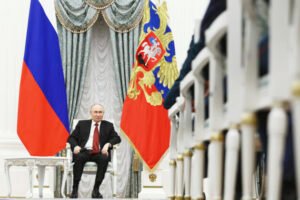 Macron telefonoval s Putinom, ruský vodca z vojny na Ukrajine obvinil Západ a ži...