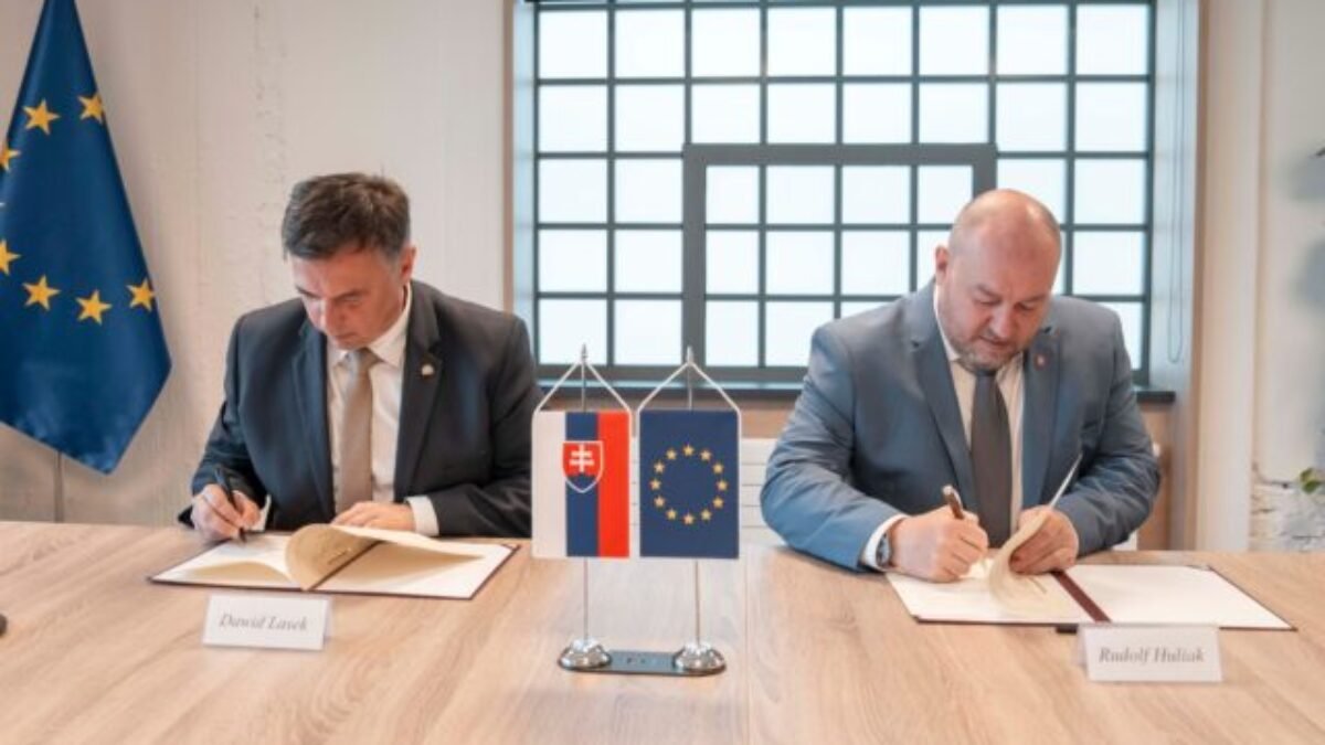 Huliak podpísal memorandum o spolupráci so Združením Karpatského euroregiónu Poľsko – FOTO