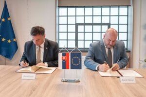 Huliak podpísal memorandum o spolupráci so Združením Karpatského euroregiónu Poľ...