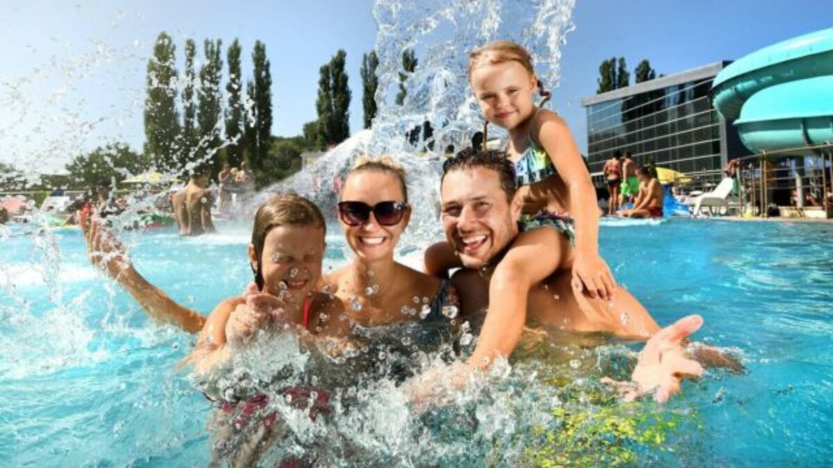AquaCity Poprad slávi narodeniny vo veľkom štýle: Letná párty s nafukovačkovým rekordom a koncertami Emmy Drobnej aj Yael & Tian Moon