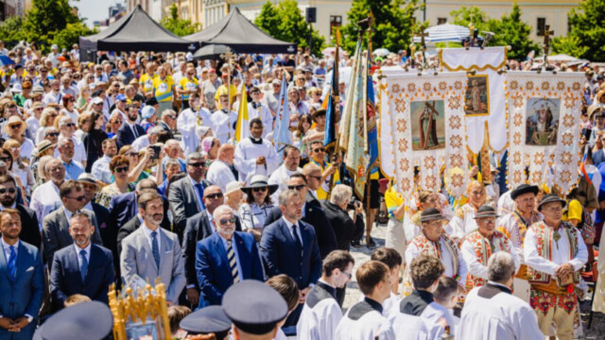 Tisíce pútnikov oslávili v Nitre vierozvestcov a 30. výročie návštevy Jána Pavla II – FOTO