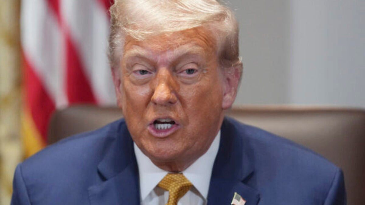 Trump vraj Putinovi v minulosti hrozil zbombardovaním Moskvy, aby ho odradil od útoku na Ukrajinu