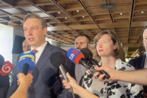 Susko je na dovolenke a právny štát sa podľa opozície rozpadá. Vančo hovorí o „n...