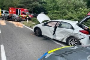 Medzi Stupavou a Lozornom sa zrazili dve osobné autá, zranené sú až štyri osoby
