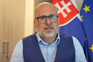 Hlavní kontrolóri chýbajú až v 196 obciach, Hlas-SD podľa Kaliňáka čoskoro preds...
