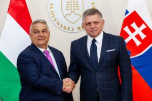 Demokrati obviňujú Fica z prihrávania biznisu Křetinskému a Orbánovi na úkor obč...
