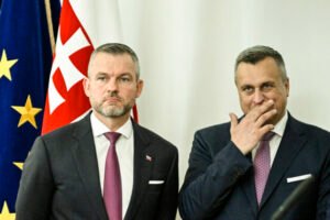 Danko chce Pellegrinimu znížiť plat o polovicu. Premiér by mal zarábať viac než ...
