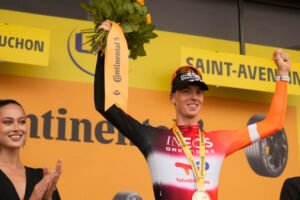 Arensman triumfuje v hmle na Tour de France, Pogačar zvyšuje náskok