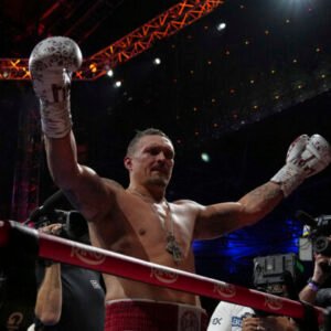 Usyk knokautoval Duboisa a stal sa nespochybniteľným svetovým šampiónom v ťažkej...
