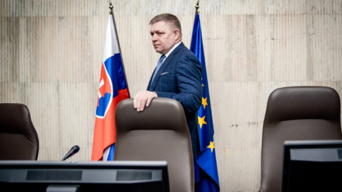 Fico by mal podľa Zoroslava Kollára odísť z politiky, v devastácii štátu pokračuje rovnakým tempom ako Matovič