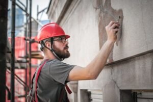 Rekonštrukcia budovy starej pošty v Trnave sa odkladá, radnica zopakuje verejné ...