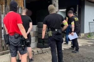 Policajti pri protidrogovej akcii „Pedro“ zadržali tri osoby a zaistili značné m...