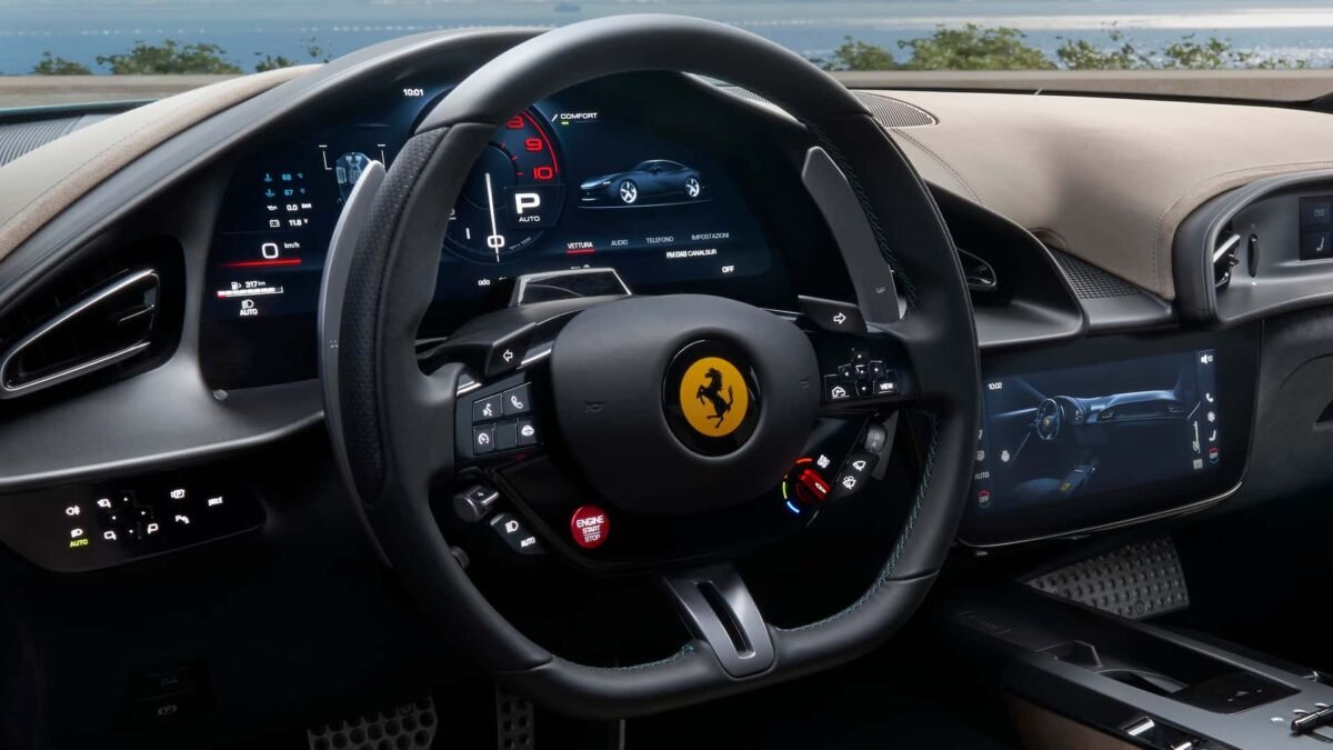 Ferrari pripúšťa, že urobilo chybu, keď odstránila skutočné tlačidlá.