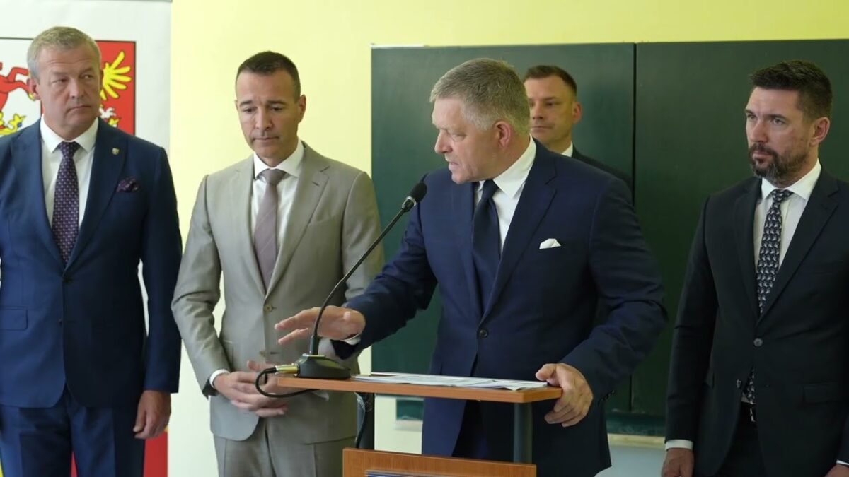 Tlačová konferencia po výjazdovom rokovaní vlády v Púchove