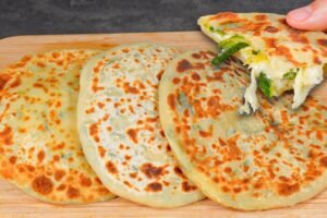 Jednoduché plnené focaccia! Žiadna rúra, žiadne droždie, žiadne vajcia!