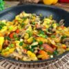 Recept na vynikajúce vyprážané zemiaky s hubami a paprikou