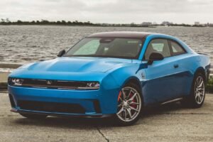 Dodge odošlú nabíjačku EV do opravy, pretože nie je podľa zákona dostatočne hluč...