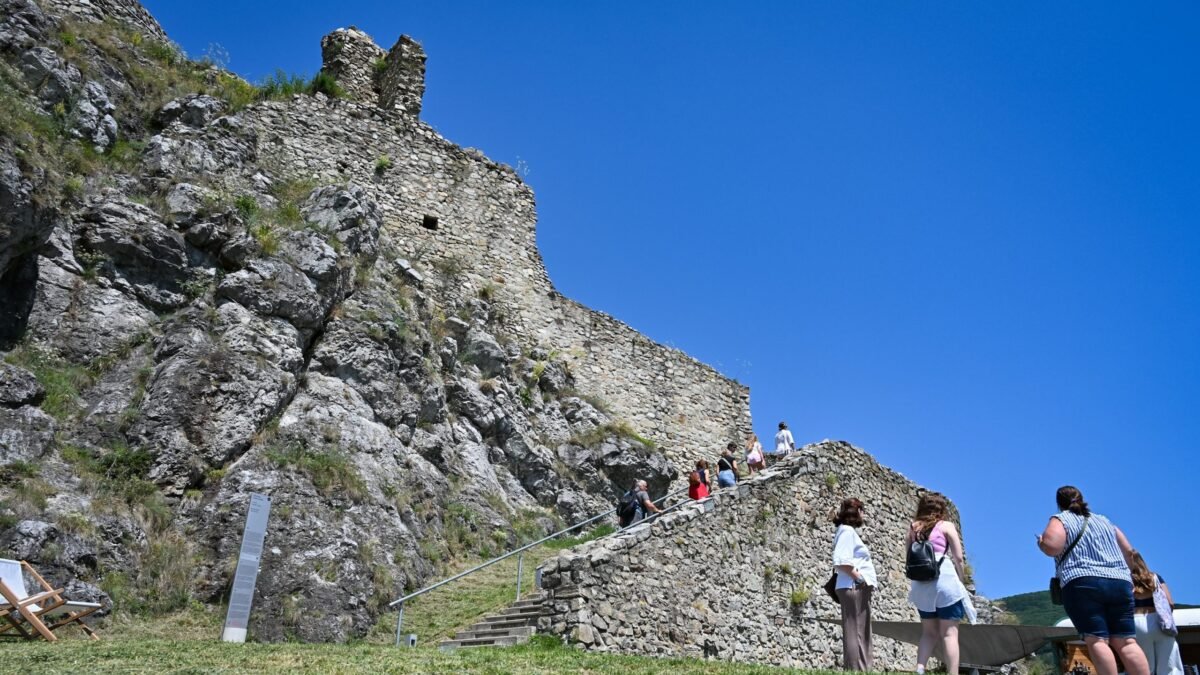 Hrad Devín je dejiskom cyrilo-metodských osláv.