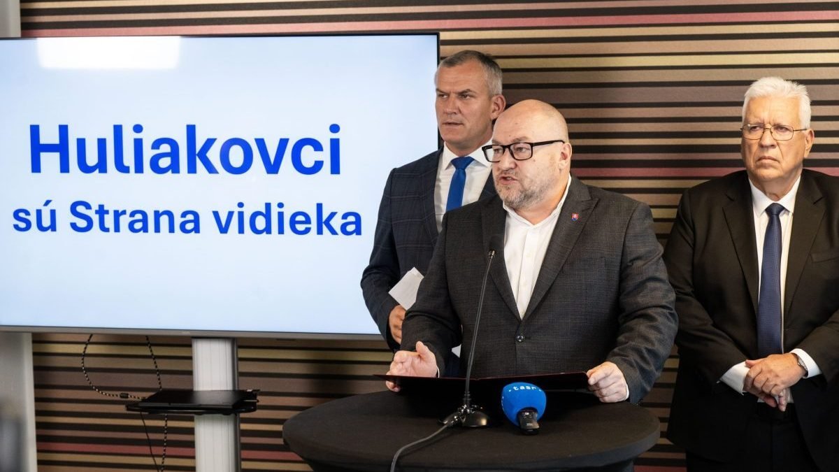 Strana Rudolfa Huliaka mení názov
