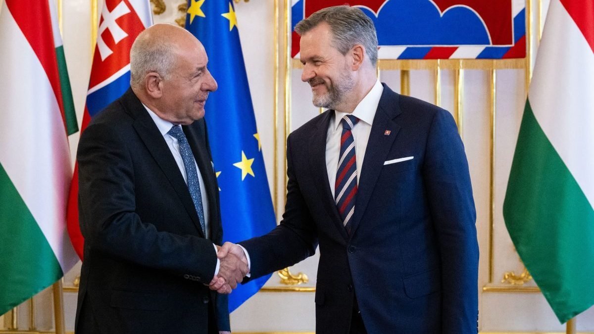 Peter Pellegrini sa stretol s prezidentom Maďarska.