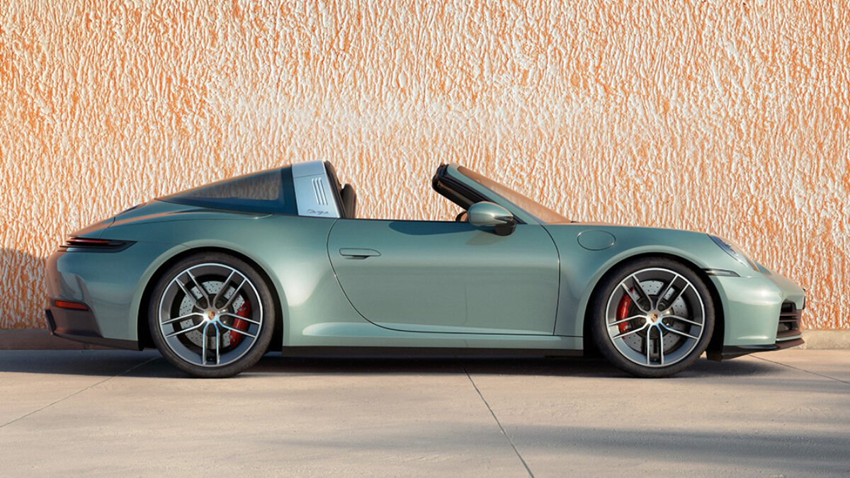 Porsche oživuje model 911 4S pre rok 2026, ponúkajúc praktickosť a výkon za každého počasia.
