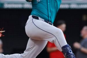 Hráči Mariners oslavovali Cala Raleigha s prezývkou ‚Big Dumper‘ walk-up hudbou ...