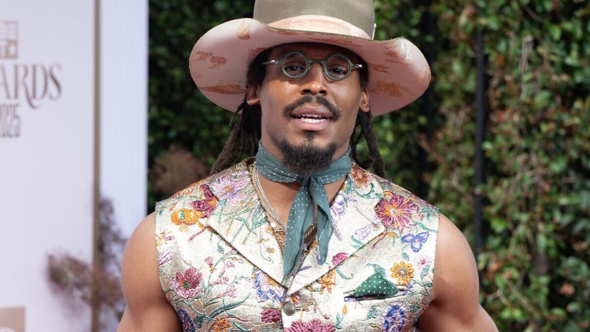 Cam Newton vs. Jalen Hurts je hlúpa internetová debata s len jednou správnou odpoveďou