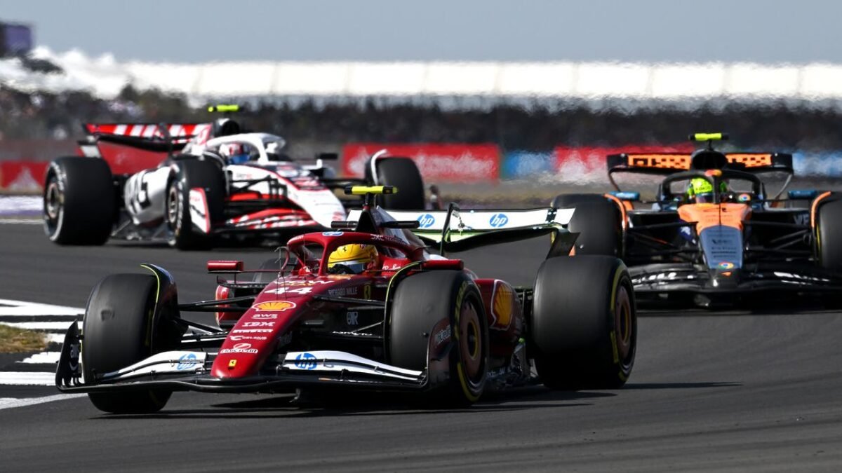 F1 novinky: Lando Norris a Oscar Piastri začali v Silverstone silne, no Ferrari je v hre.