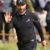 Open Championship 2025: Dustin Johnson s úžasným birdiem na 18. jamke v piatok.