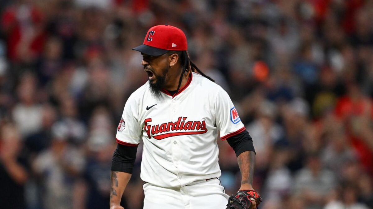 Hráč, po ktorom tímy MLB pokukovali pred uzávierkou prestupov, suspendovaný pre vyšetrovanie stávkovania.
