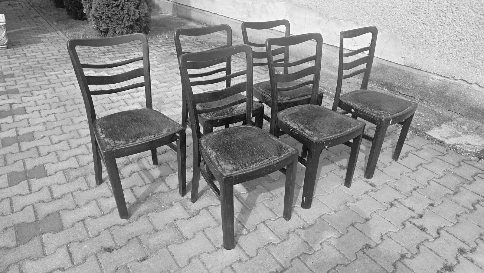 Podarilo sa mi zadovážiť si týchto šesť stoličiek v štýle Art deco v pôvodnom stave