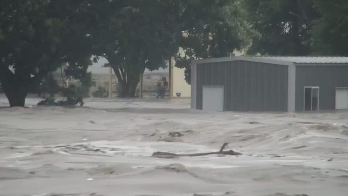 Texas záplavy: Aspoň 13 mŕtvych a viac ako 20 detí nezvestných.