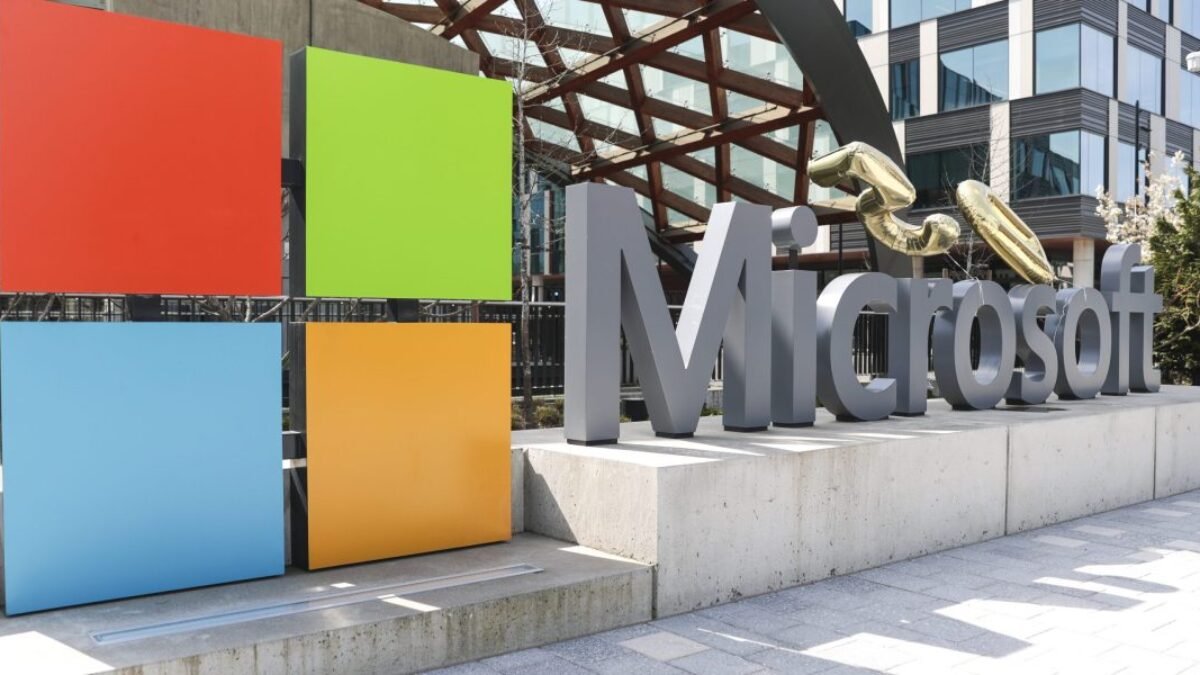 Microsoft práve odhalil, koľko zarába jeho vlajková cloudová platforma – neuveriteľných 75 miliárd dolárov ročne.