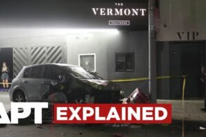 Auto vrazilo do ľudí pred klubom v Hollywoode, streľba si vyžiadala obete.