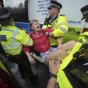 Britská polícia zadržala na propalestínskom proteste vyše sto ľudí