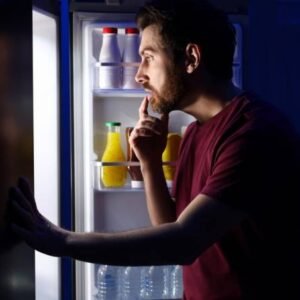 Budíte sa v noci hladom? Potom možno trpíte syndrómom nočného prejedania