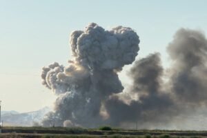 Sklady s ohňostrojným materiálom v Kalifornii explodovali, sedem ľudí sa ešte po...