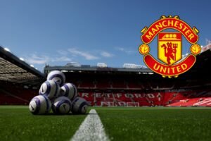 Manchester United prejavil záujem o kúpu Douglasa Luiza.