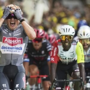 Philipsen triumfoval v špurte prvej etapy a je v žltom.