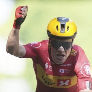 Nór Jonas Abrahamsen zvíťazil v 11. etape Tour de France.