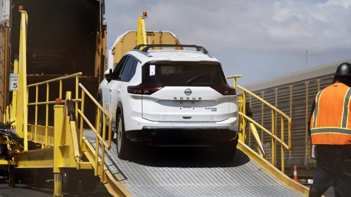 Nissan si predvoláva takmer pol milióna áut – chyba je tak vážna, že niektoré budú potrebovať nové motory.