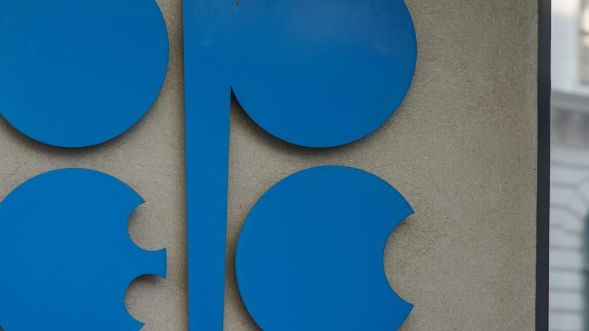 OPEC+ zvýši ťažbu ropy ešte viac so zameraním na trhový podiel.