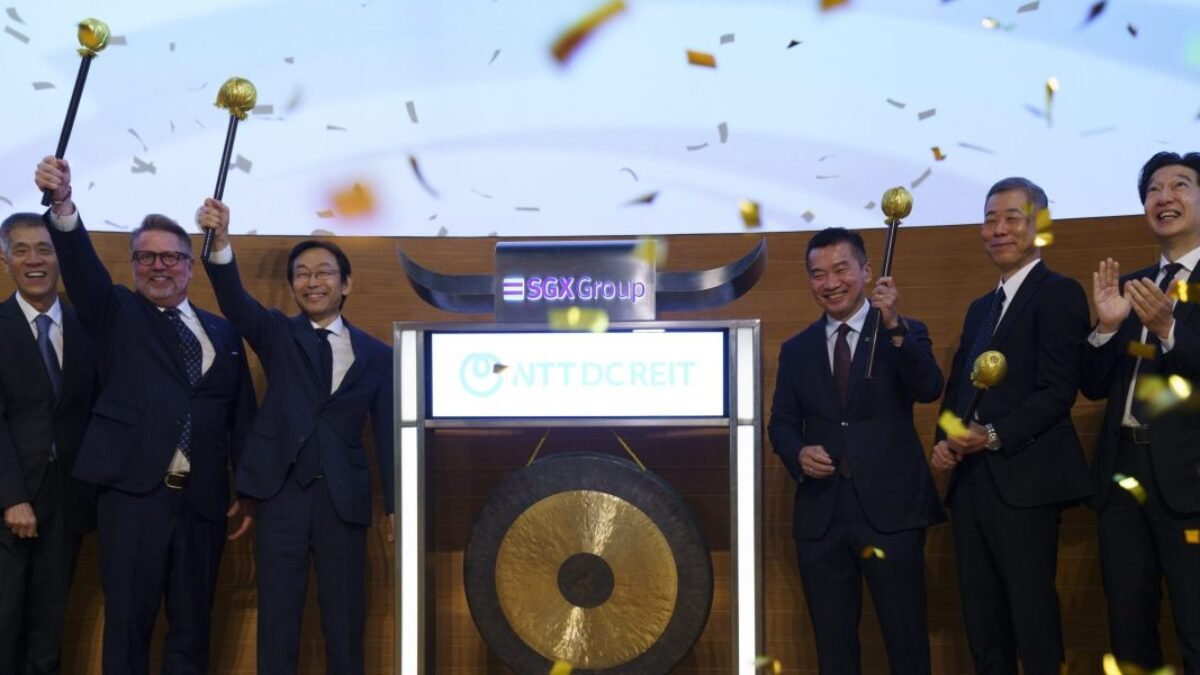 Nevýrazný debut NTT DC REIT na burze ukazuje snahu Singapuru oživiť „mdlý“ akciový trh.