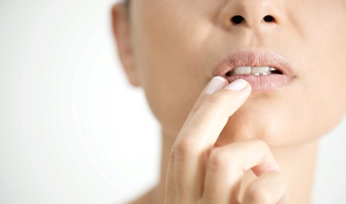 Herpetické viry nejsou jen opary na rtu. Které jsou nebezpečné?