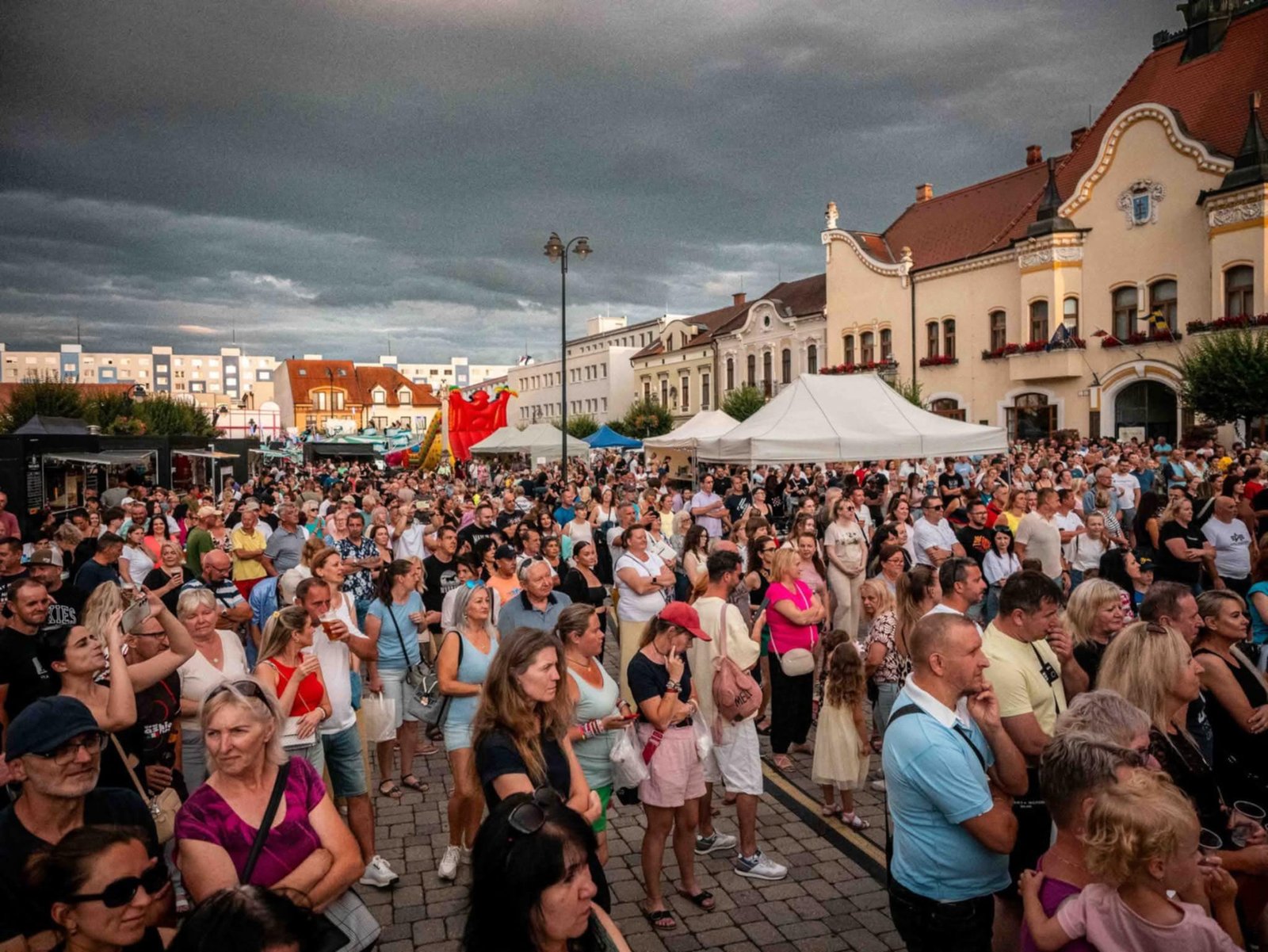 Hrdá na svoje mesto.